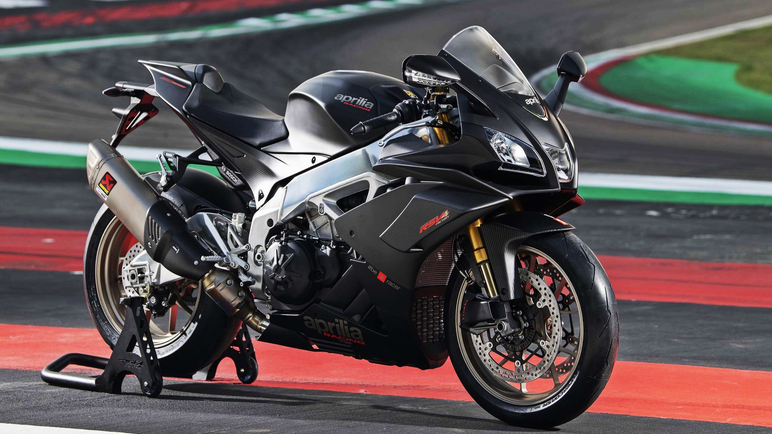 爱游戏综合娱乐-“德甲强大阵容炫技，比赛精彩纷呈”，德甲最强