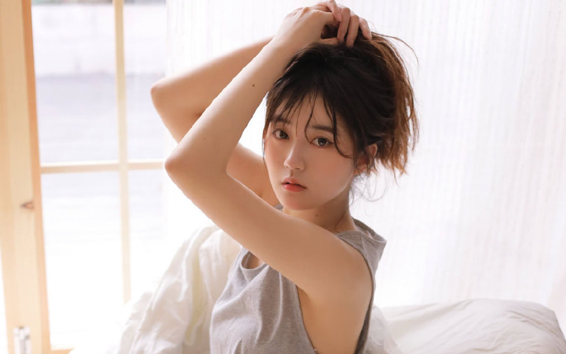 “闪电超车瞬间!”——赛车界的年度绝美瞬间,闪电跑车