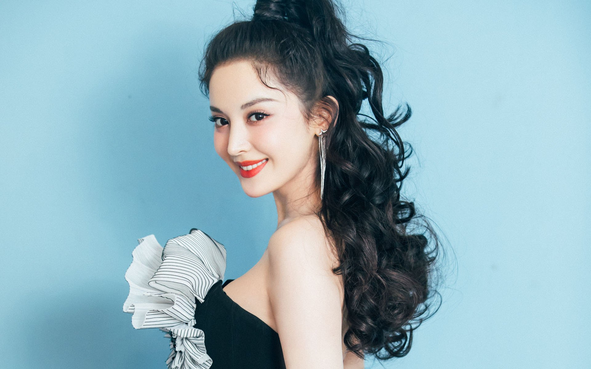 裁判新规持续优化,打造更公平的比赛环境,裁判宣布比赛结果