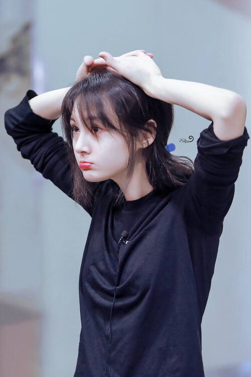 爱游戏 电竞-英超裁判使用语义回溯工具回顾判罚逻辑一致性，2021赛季英超裁判